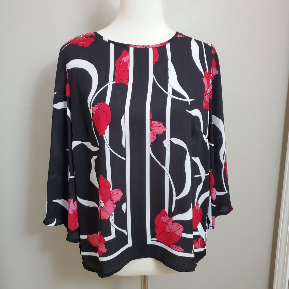💥3/$25💥 Liz Claiborne Floral Semi Sheer Top - Picture 2 of 9